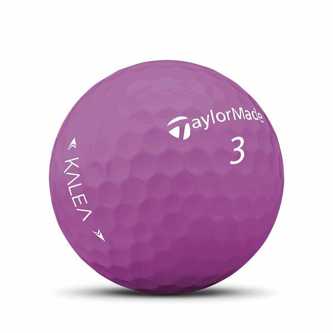 Paarse Taylormade Kalea golfballen met logo, het logo van Taylormade afgebeeld op de bal